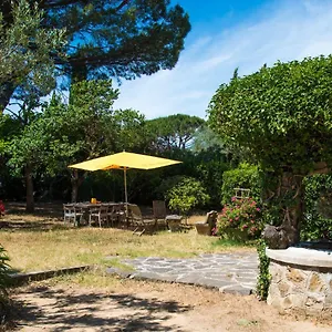  Hébergement de vacances Charmante Petite Maison A L'éntrée De Tropez France